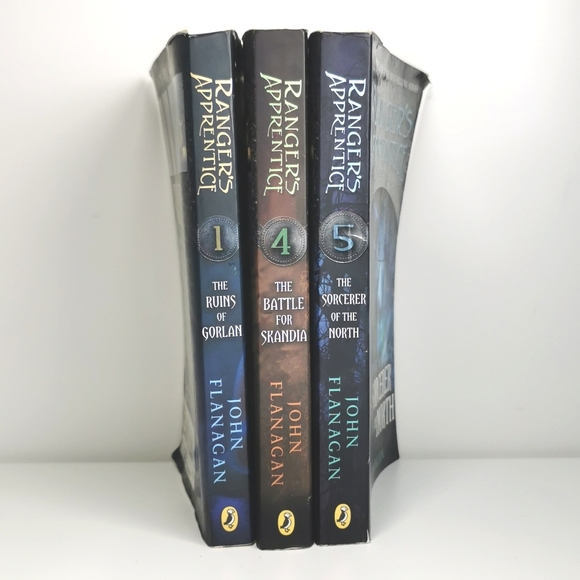 BOOKS | Ranger's Apprentice Books - Picture 1 of 10